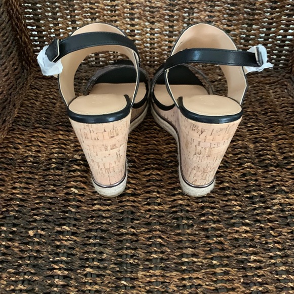 NEW NEVER WORN BLACK/SNAKESKIN WEDGES - Picture 6 of 8